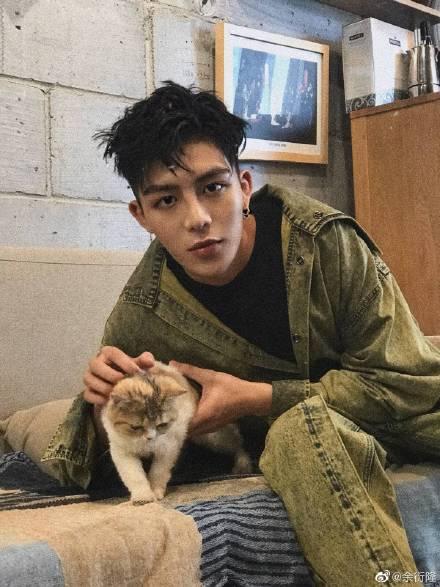 男主播吃瓜娱乐圈,男主播带你领略娱乐圈风云变幻